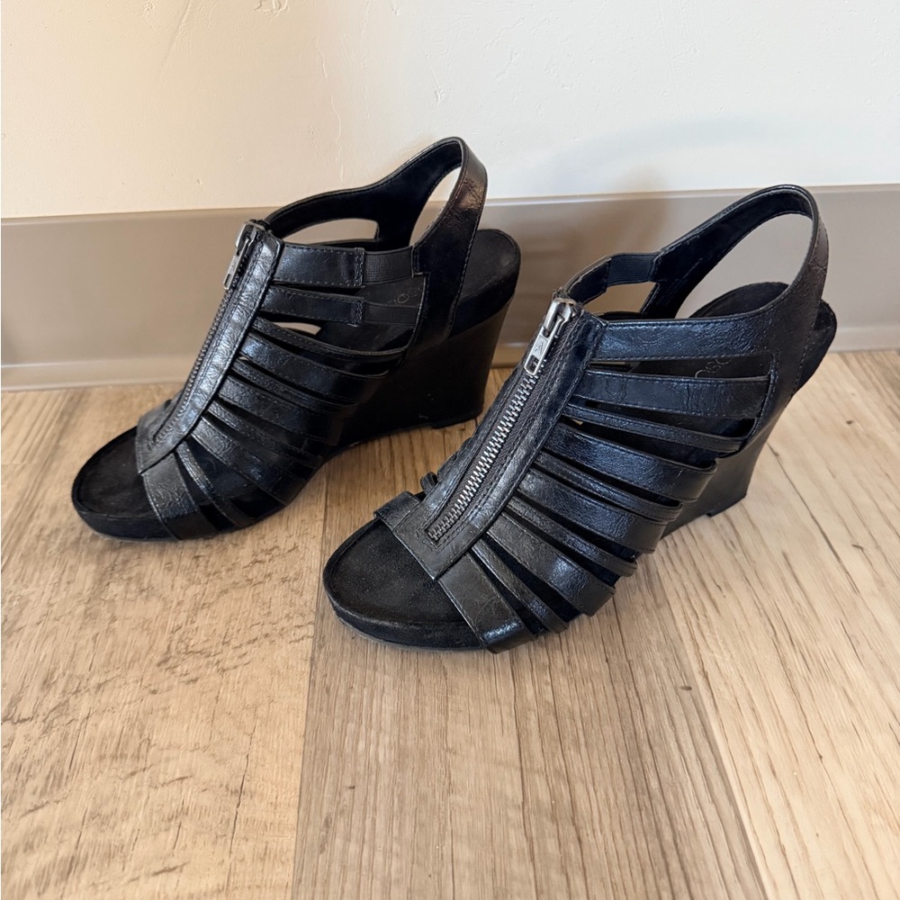 AEROSOLES Black Strappy Wedge Sandals with Front Zipper